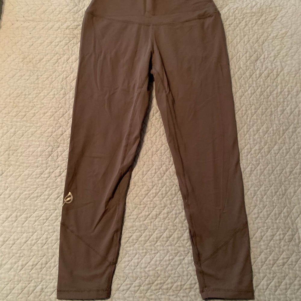 Ptula leggings (lululemon quality)